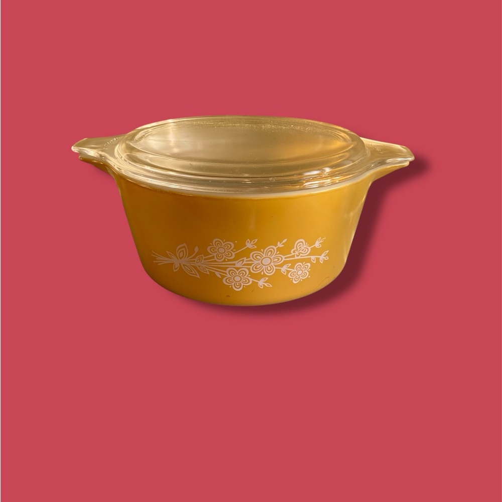 Pyrex Yellow Floral Casserole with Clear Lid